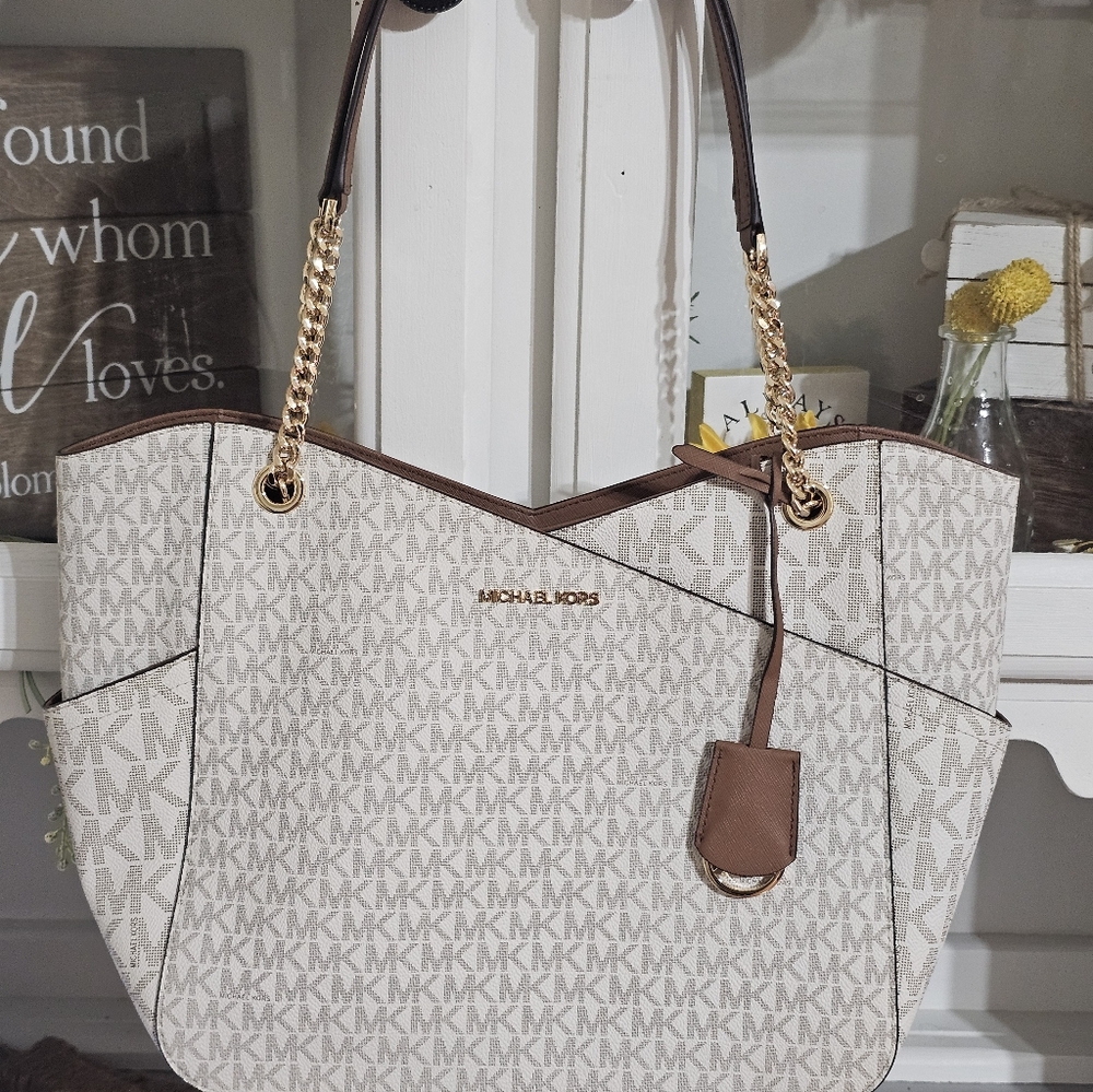 Michael Kors Cream and Brown Shoulder Bag - Picture 2 of 9